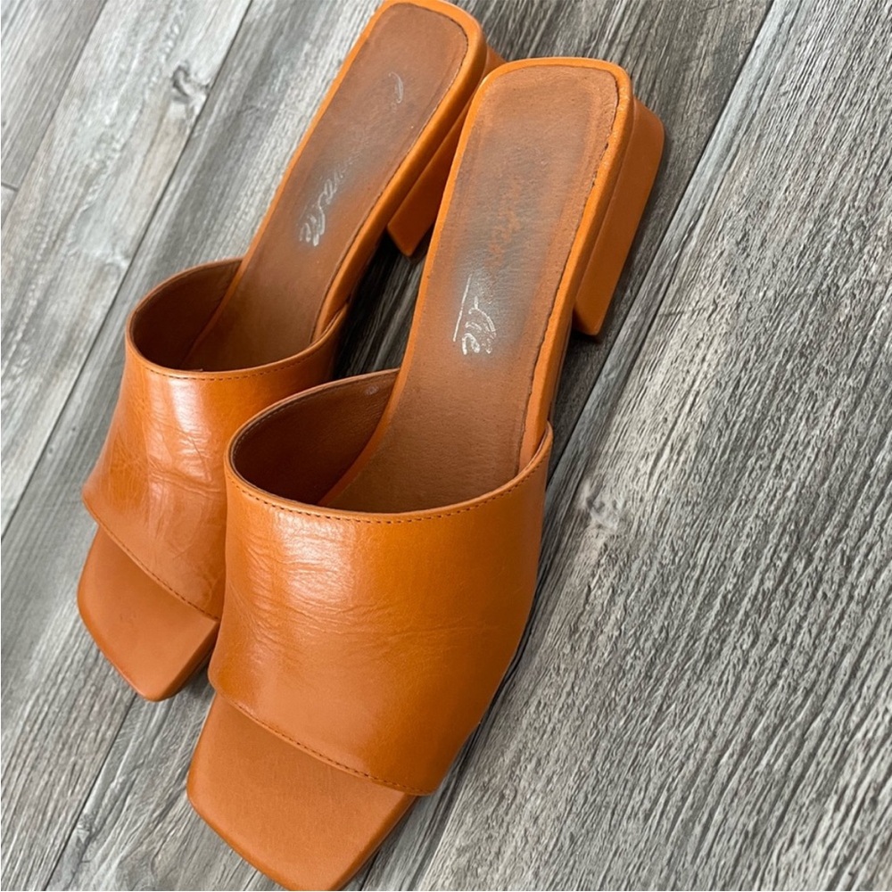 L’intervalle Women's Orange Block Heel Slide Sandals